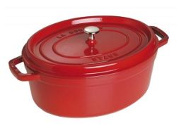 STAUB Bräter oval aus Gusseisen in Kirschrot 31 cm