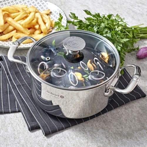 Ansicht eines Kupfertopfes von De Buyer