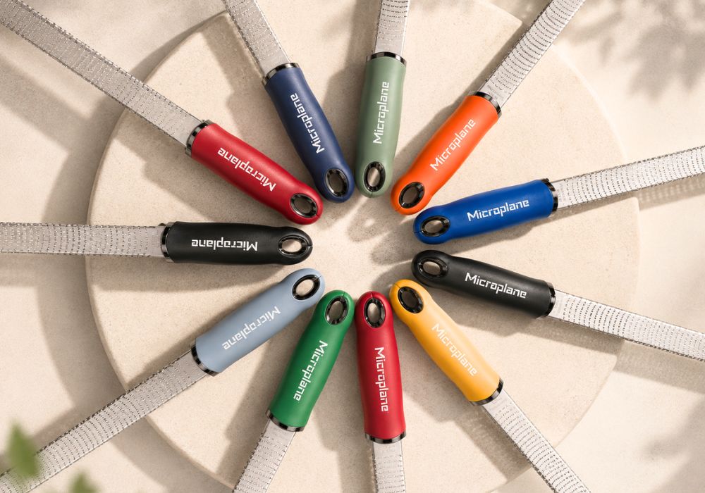 Produkt des Monats Juli: MICROPLANE Premium Zesterreibe in verschiedenen Farben