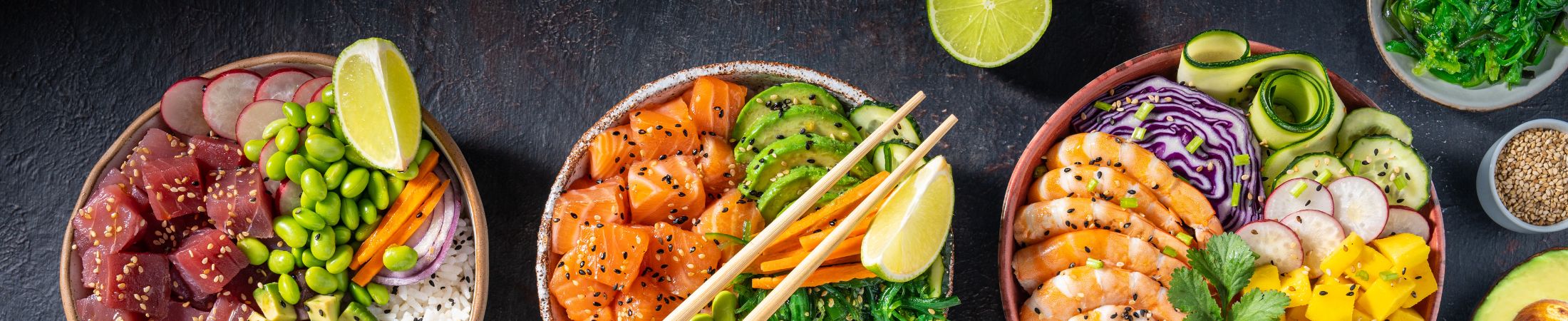 Verschiedene Poke Bowls Verschiedene Poke Bowls