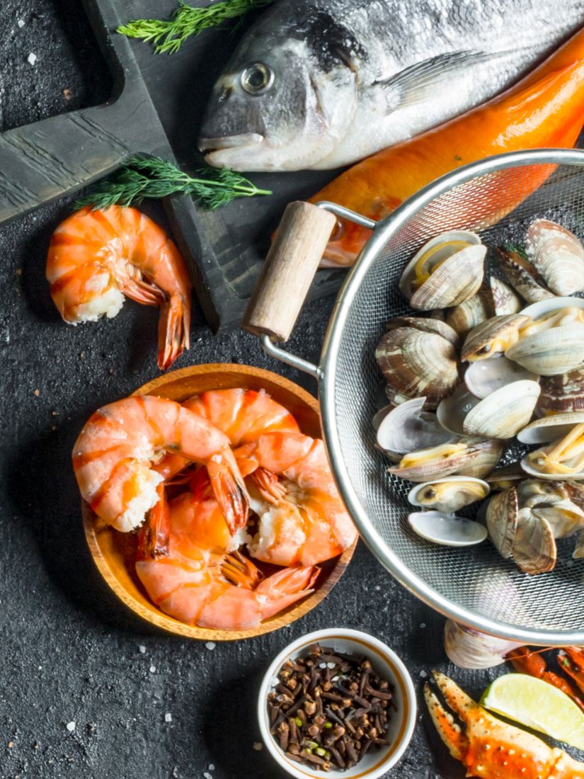 Verschiedene Fische und Meeresfrüchte