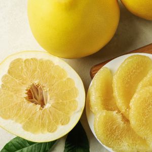 Bild von einem geschälten Pomelo