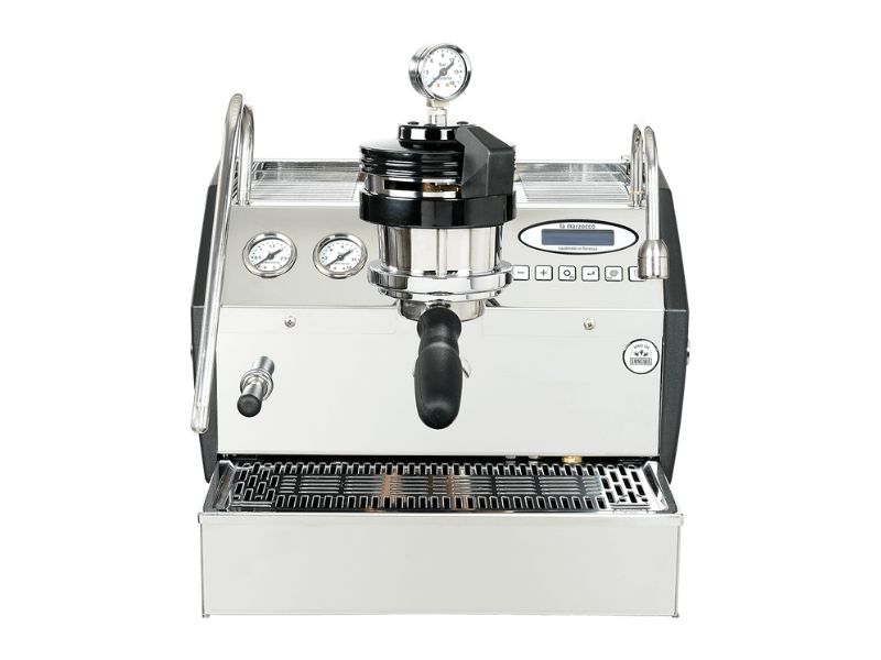 La Marzocco GS/3 MP mit schwarzen Seitenteilen, Ansicht von vorne