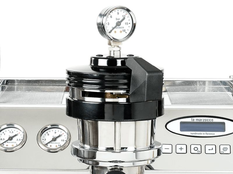 La Marzocco GS/3 MP mit schwarzen Seitenteilen, Ansicht von hinten