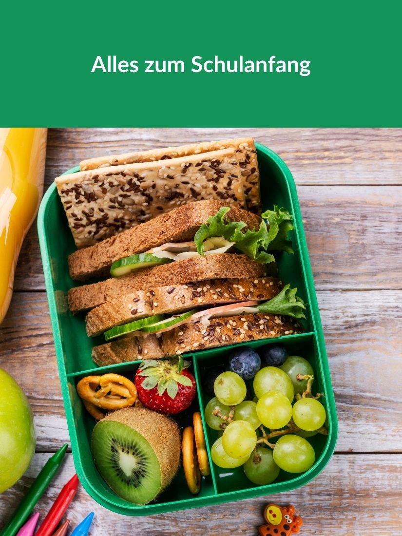 Brotdosen gefüllt mit verschiedenen Leckereien. Alles zum Schulempfang. Gefüllte Brotdosen mit Obst, belegten Broten, Kekse, Muffins und Gemüse. Text: " Alles zum Schulanfang"